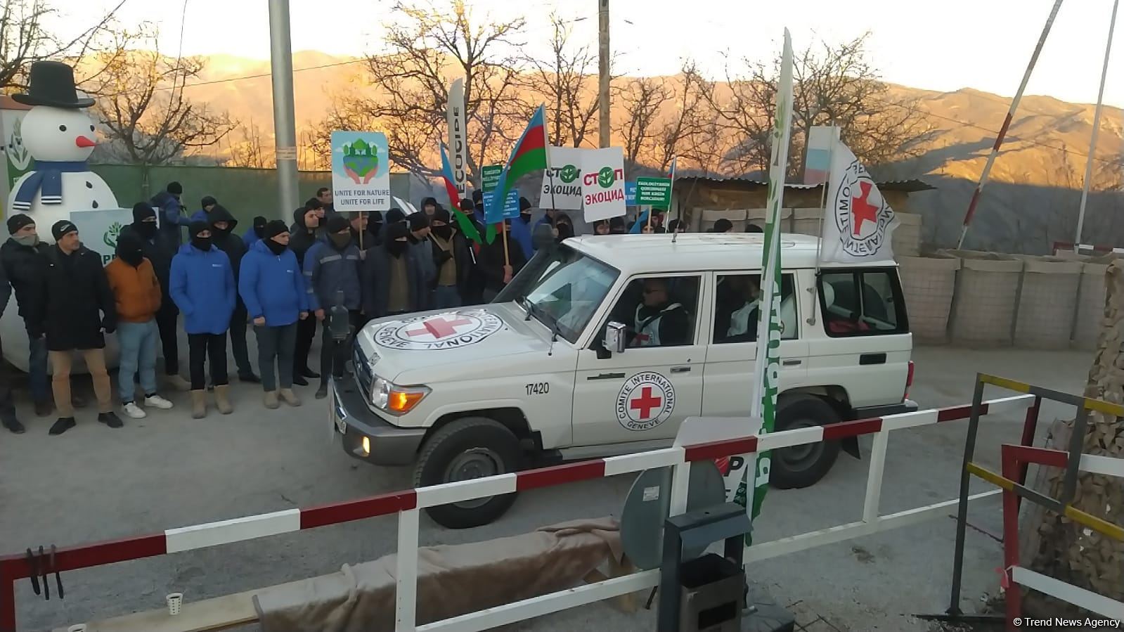 Xankəndi-Laçın yolunda BQXK-nın daha 3 avtomobilinin keçidinə şərait yaradılıb (FOTO/VİDEO)