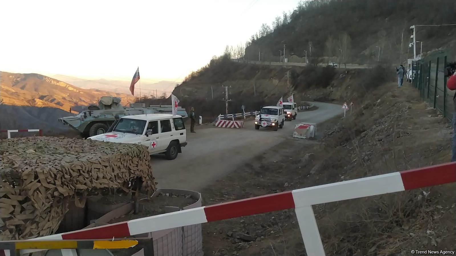 Xankəndi-Laçın yolunda BQXK-nın daha 3 avtomobilinin keçidinə şərait yaradılıb (FOTO/VİDEO)