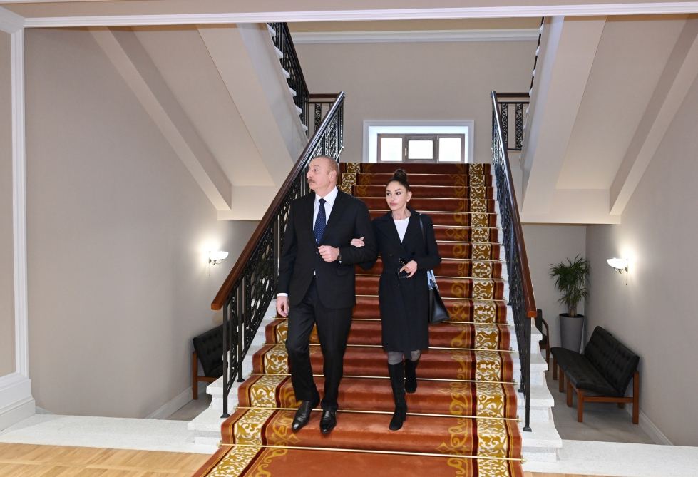 Prezident İlham Əliyev və Birinci xanım Mehriban Əliyeva Bakıda Uşaq-Gənclər İnkişaf Mərkəzində əsaslı təmirdən sonra yaradılan şəraitlə tanış olublar (FOTO/VİDEO)