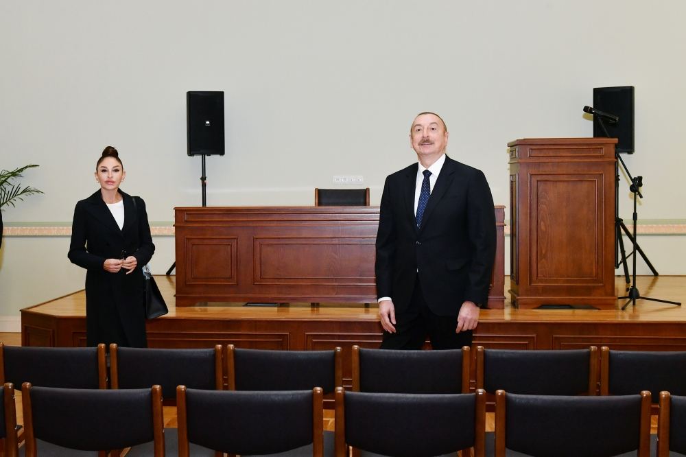 Prezident İlham Əliyev və Birinci xanım Mehriban Əliyeva Bakıda Uşaq-Gənclər İnkişaf Mərkəzində əsaslı təmirdən sonra yaradılan şəraitlə tanış olublar (FOTO/VİDEO)