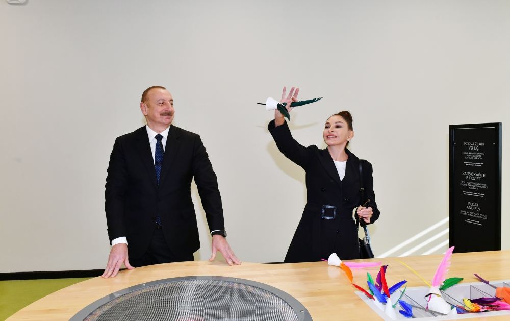 Prezident İlham Əliyev və Birinci xanım Mehriban Əliyeva Bakıda “STEAM İnnovasiya Mərkəzi”nin açılışında iştirak ediblər (FOTO/VİDEO)