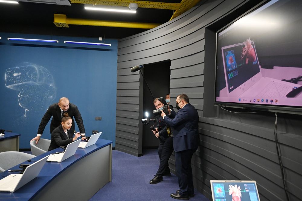 Prezident İlham Əliyev və Birinci xanım Mehriban Əliyeva Bakıda “STEAM İnnovasiya Mərkəzi”nin açılışında iştirak ediblər (FOTO/VİDEO)