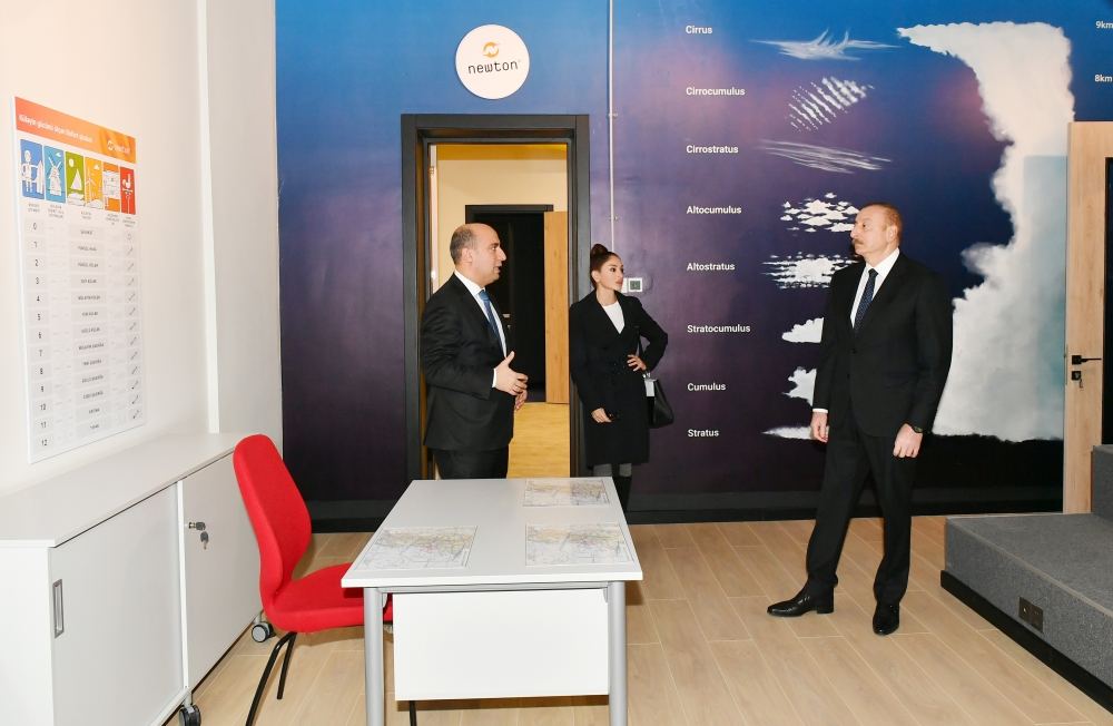 Prezident İlham Əliyev və Birinci xanım Mehriban Əliyeva Bakıda “STEAM İnnovasiya Mərkəzi”nin açılışında iştirak ediblər (FOTO/VİDEO)