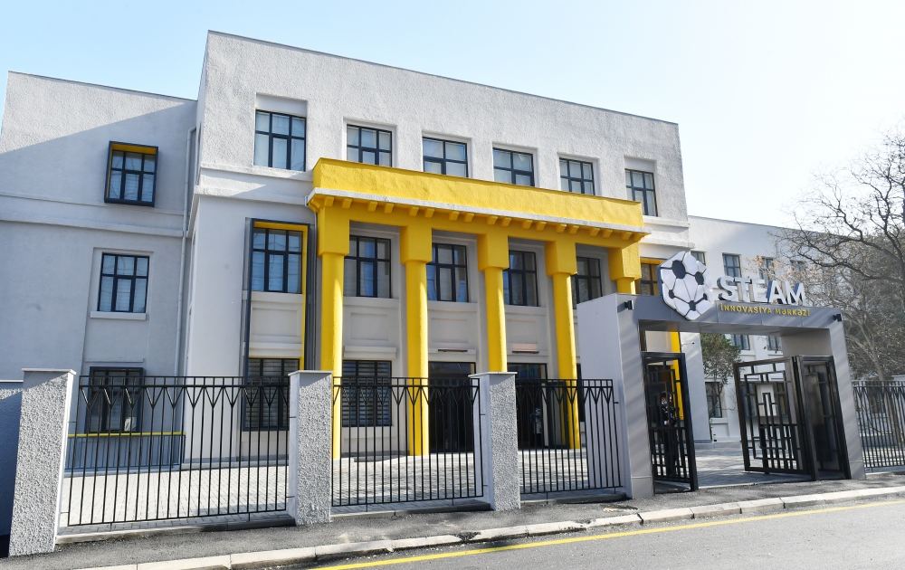 Prezident İlham Əliyev və Birinci xanım Mehriban Əliyeva Bakıda “STEAM İnnovasiya Mərkəzi”nin açılışında iştirak ediblər (FOTO/VİDEO)