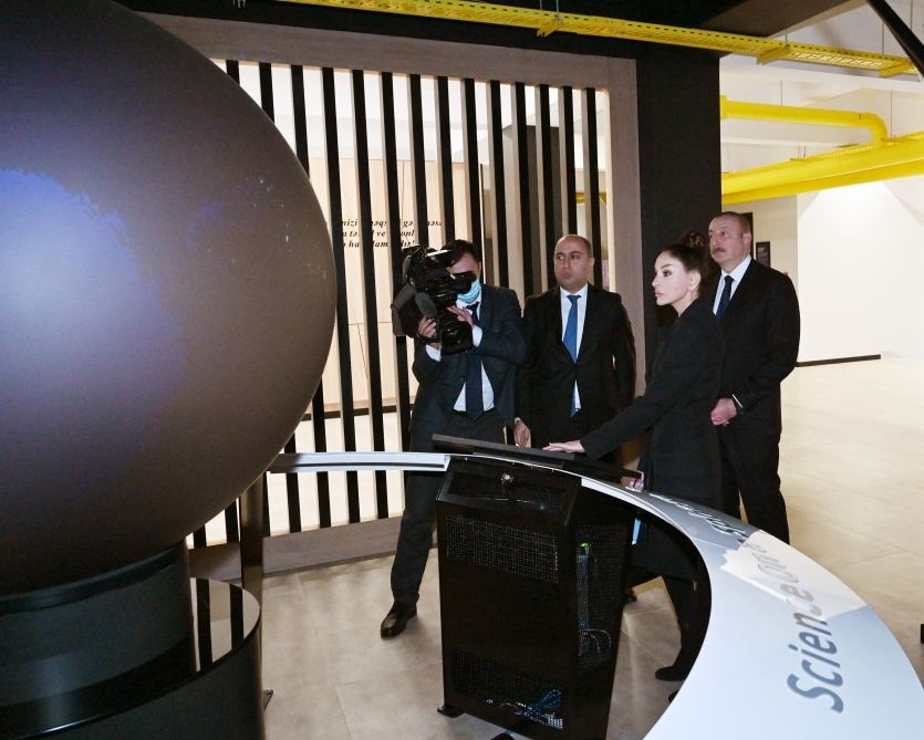 Prezident İlham Əliyev və Birinci xanım Mehriban Əliyeva Bakıda “STEAM İnnovasiya Mərkəzi”nin açılışında iştirak ediblər (FOTO/VİDEO)