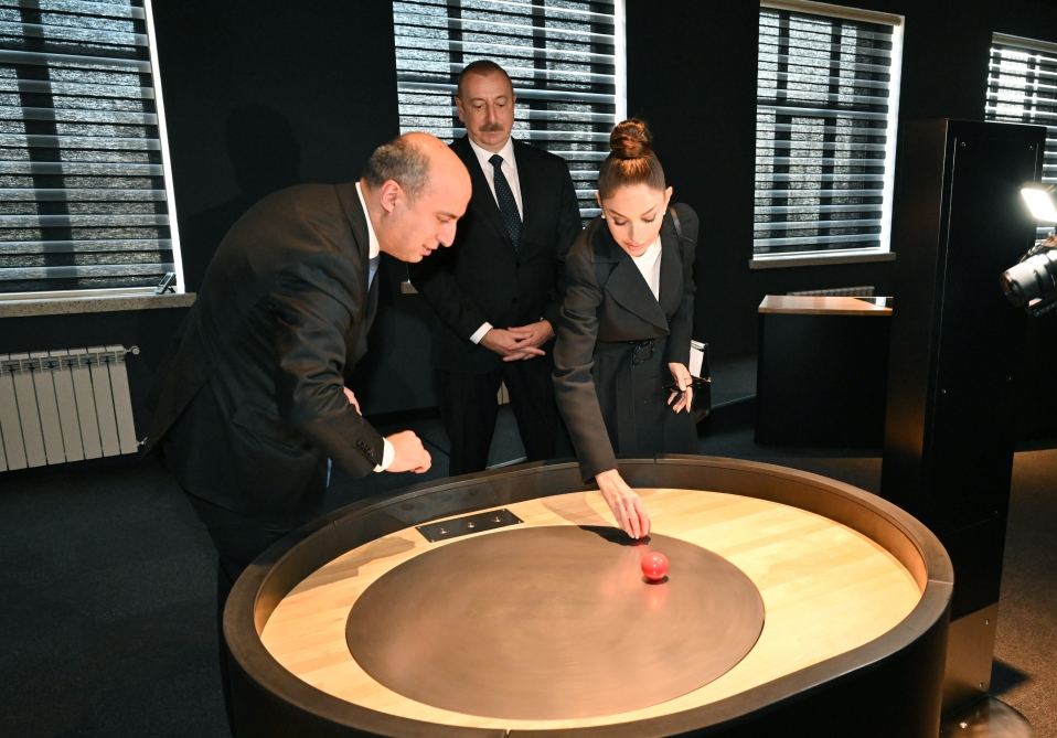 Prezident İlham Əliyev və Birinci xanım Mehriban Əliyeva Bakıda “STEAM İnnovasiya Mərkəzi”nin açılışında iştirak ediblər (FOTO/VİDEO)