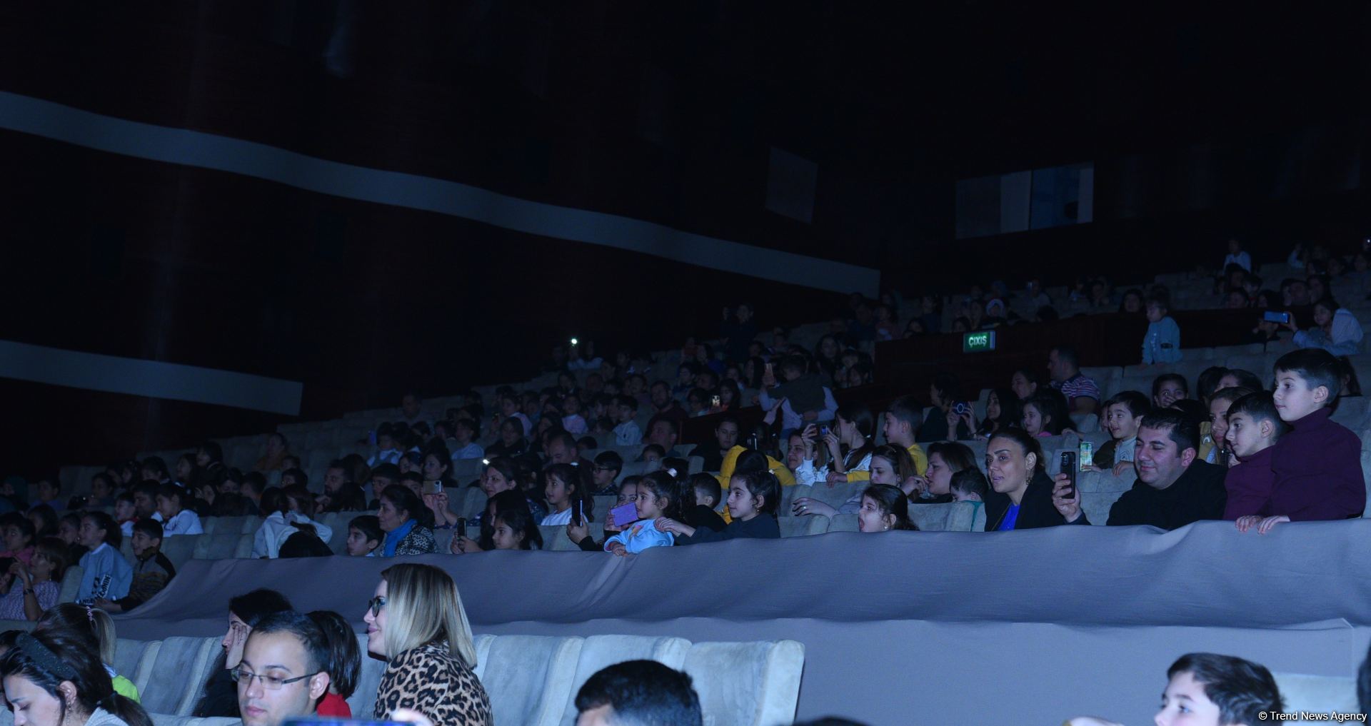 Heydər Əliyev Sarayında uşaqlar üçün tamaşa keçirilib (FOTO/VİDEO)
