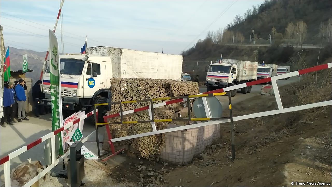 Sülhməramlıların daha 8  avtomobili Laçın yolundan maneəsiz keçib (FOTO)