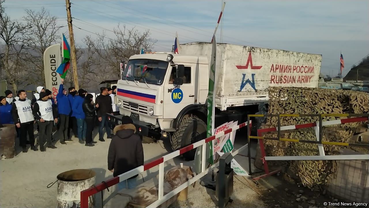 Sülhməramlıların daha 8  avtomobili Laçın yolundan maneəsiz keçib (FOTO)