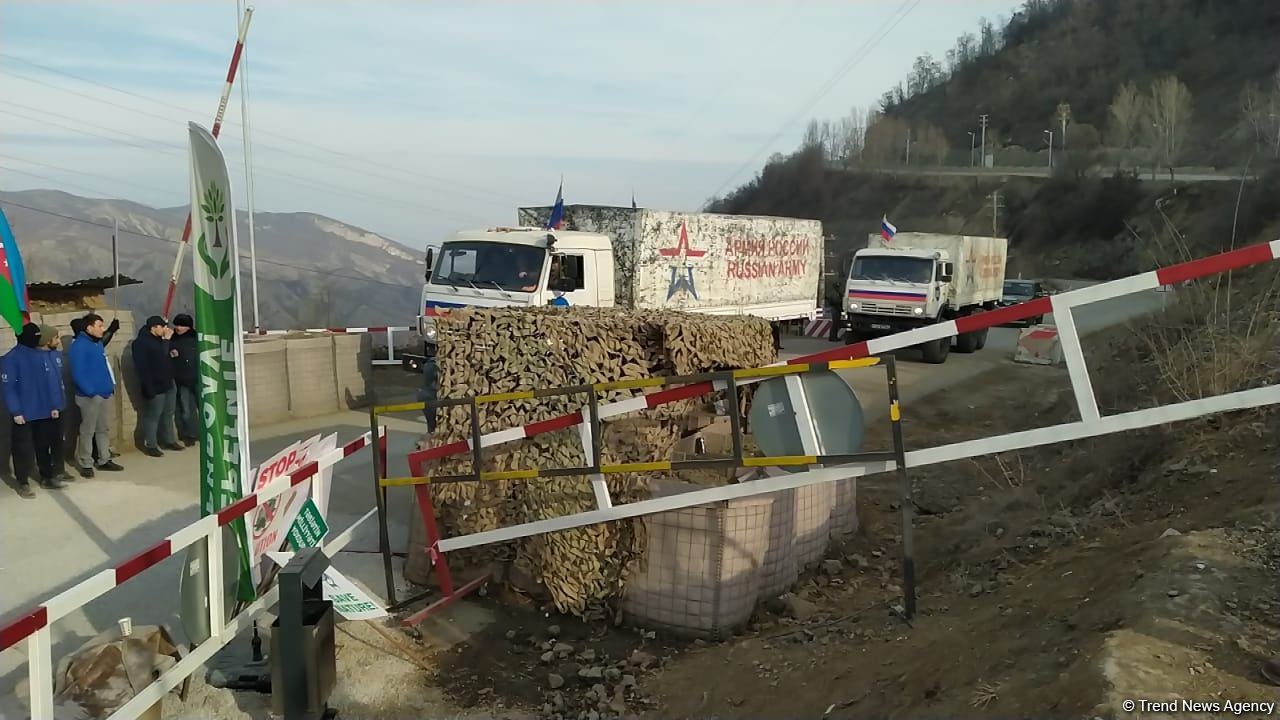 Sülhməramlıların daha 8  avtomobili Laçın yolundan maneəsiz keçib (FOTO)