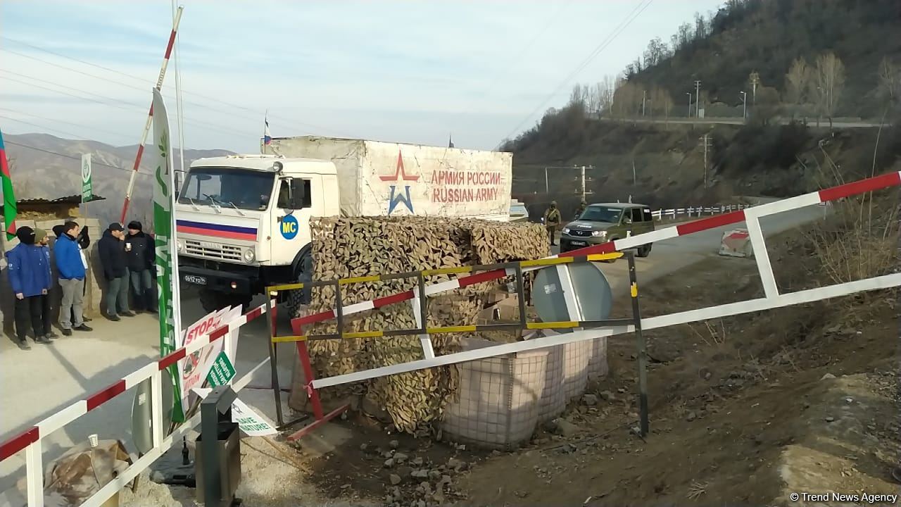 Sülhməramlıların daha 8  avtomobili Laçın yolundan maneəsiz keçib (FOTO)