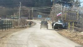 Daha bir minik avtomobili Laçın yolundan keçib (FOTO)