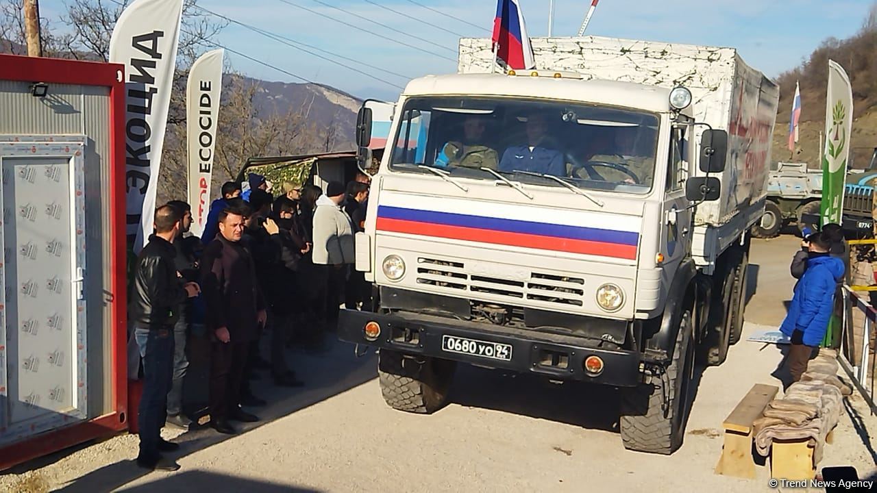 Sülhməramlılara aid 7 avtomobil Laçın yolundan maneəsiz keçib (FOTO)
