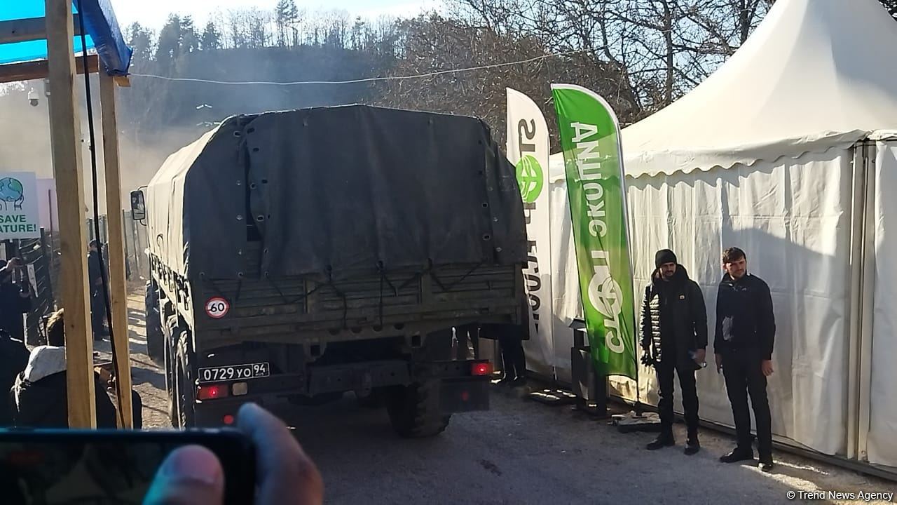 Sülhməramlılara aid 7 avtomobil Laçın yolundan maneəsiz keçib (FOTO)