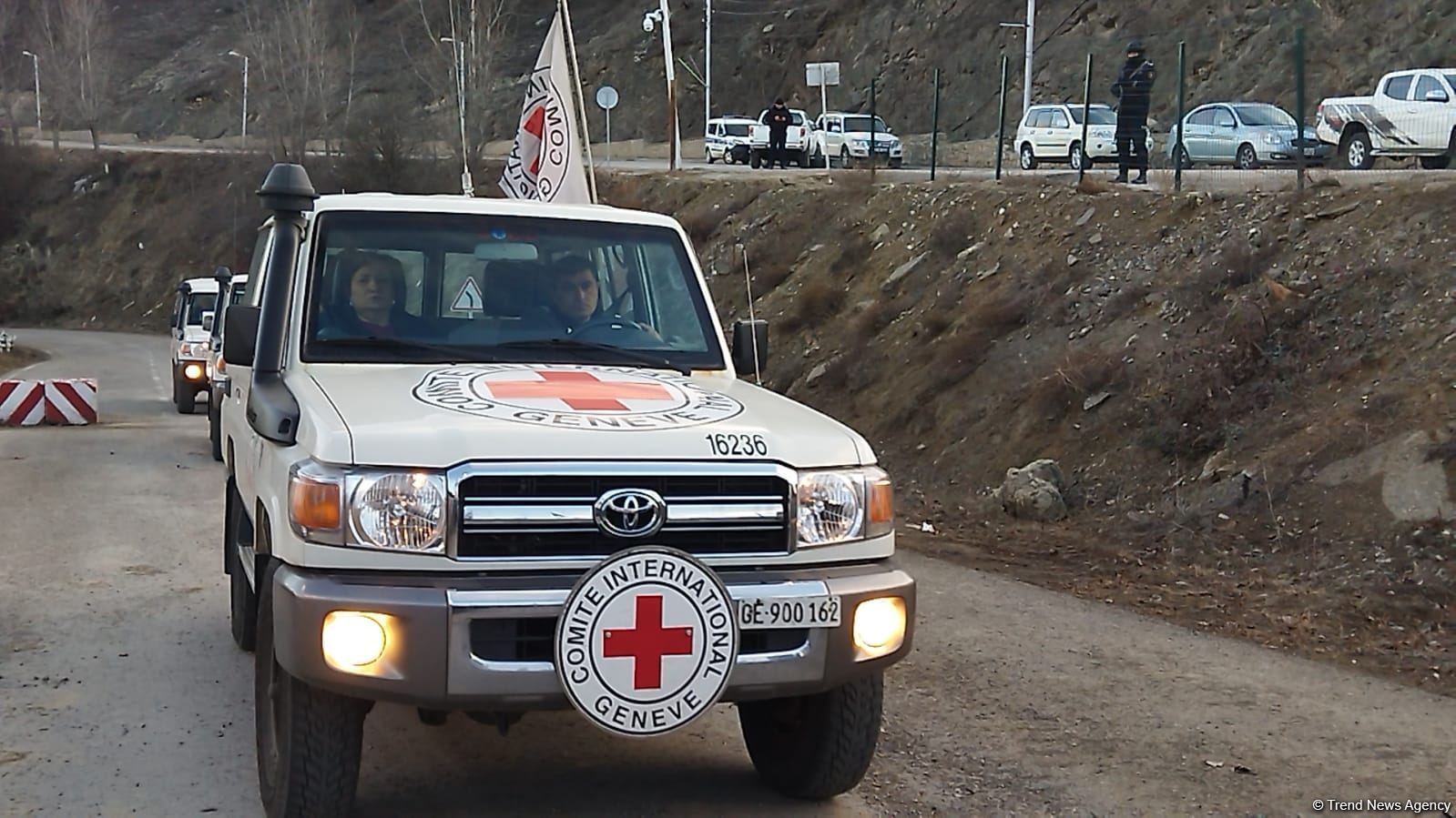 Xankəndi-Laçın yolunda BQXK-nın daha 4 avtomobilinin keçidinə şərait yaradılıb (FOTO)