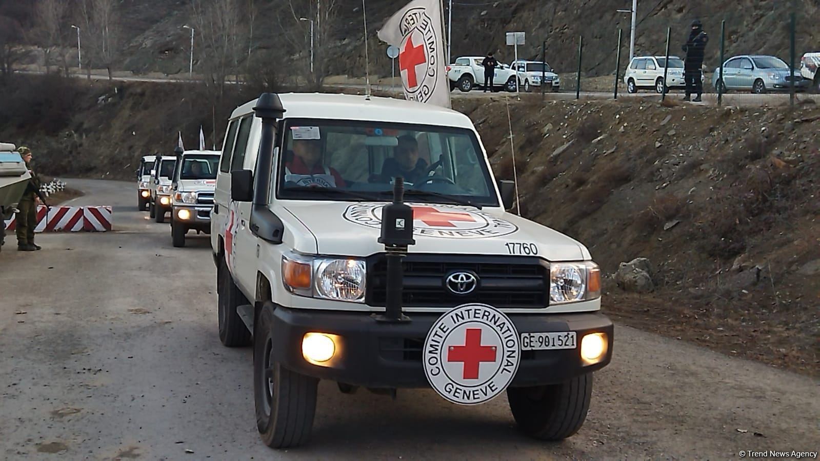 Xankəndi-Laçın yolunda BQXK-nın daha 4 avtomobilinin keçidinə şərait yaradılıb (FOTO)