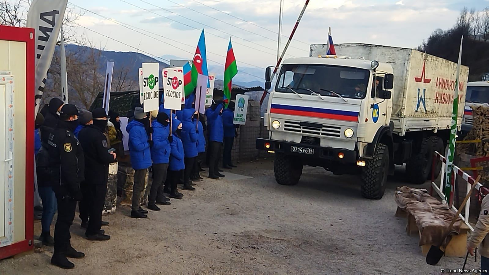 Sülhməramlılara aid 4 avtomobil Laçın yolundan maneəsiz keçib (FOTO)