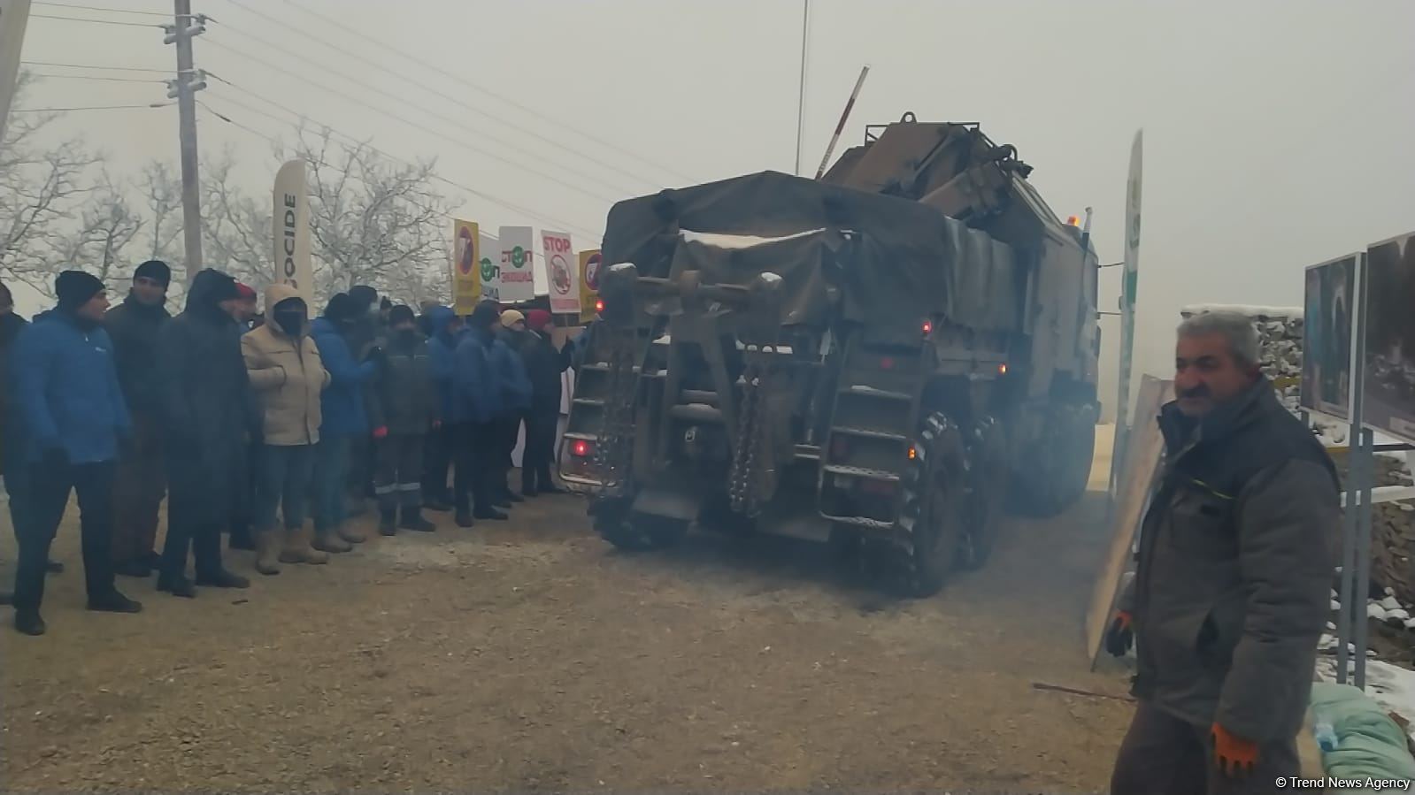 Sülhməramlılara aid 2 hərbi avtomobil Laçın yolundan keçib (FOTO/VİDEO)