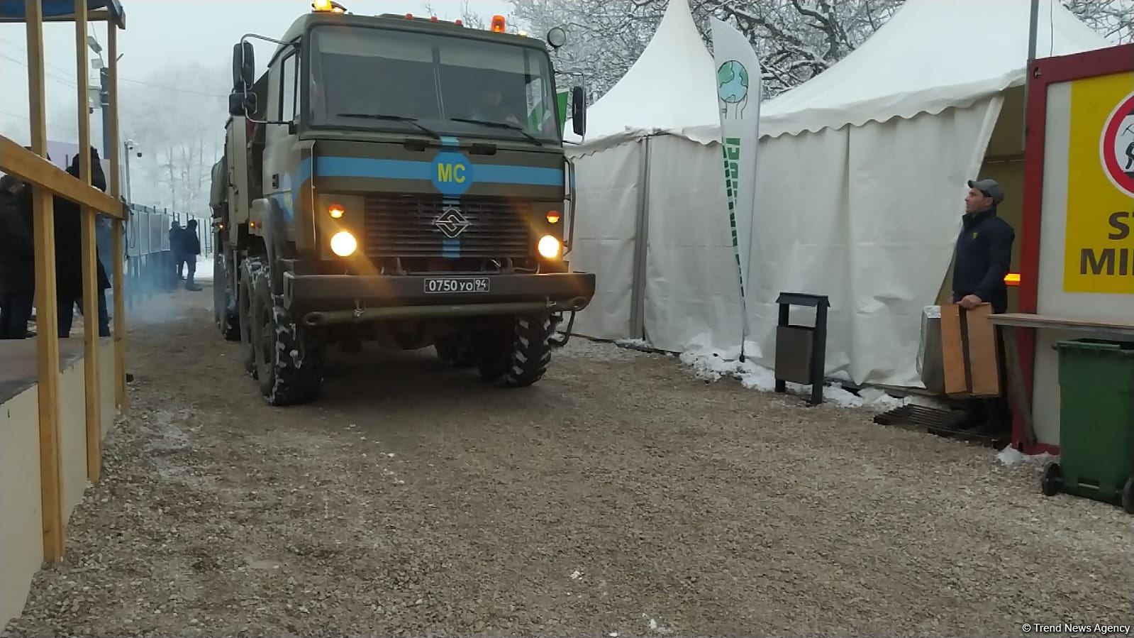 Sülhməramlılara aid 2 hərbi avtomobil Laçın yolundan keçib (FOTO/VİDEO)