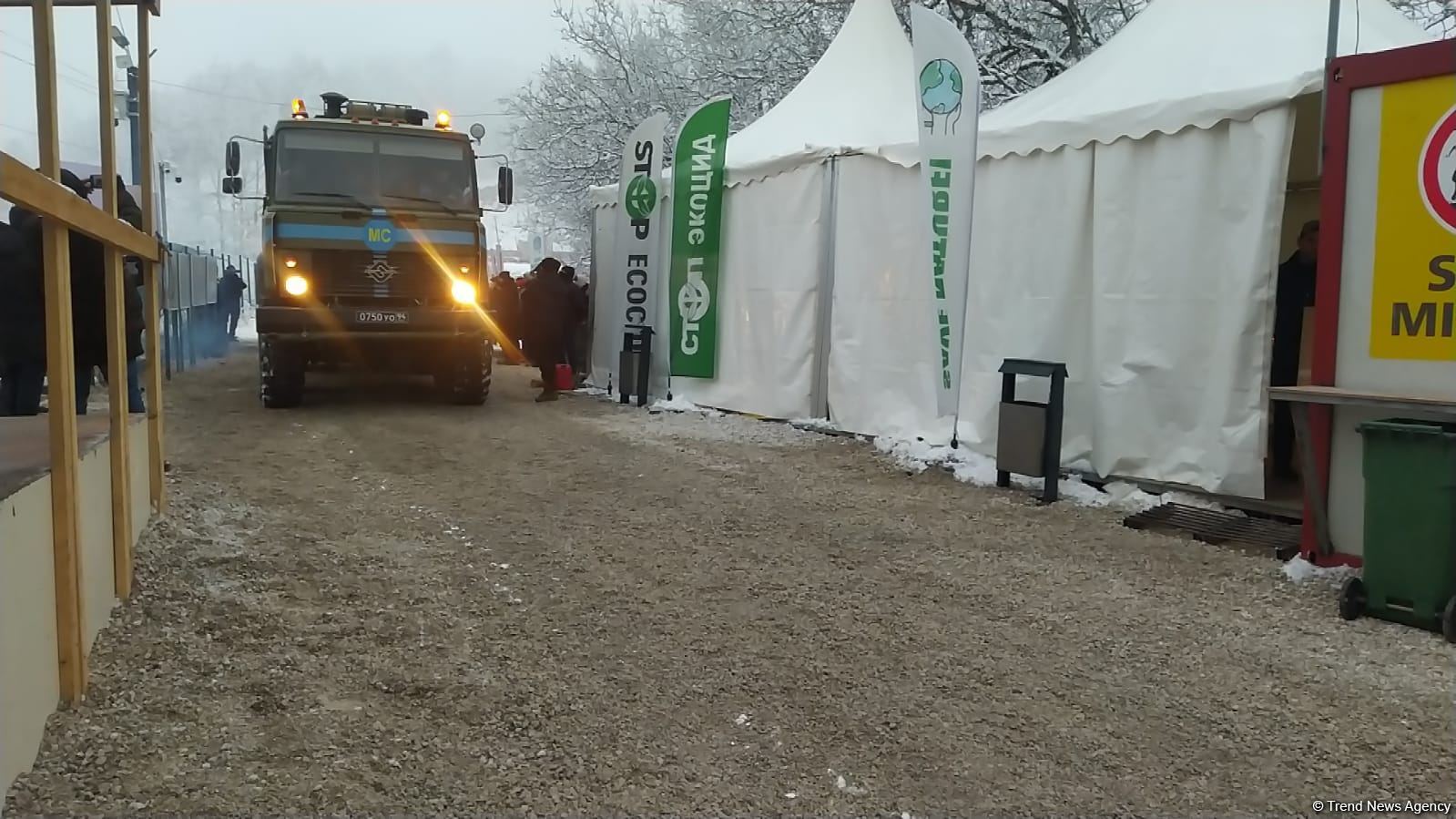 Sülhməramlılara aid 2 hərbi avtomobil Laçın yolundan keçib (FOTO/VİDEO)