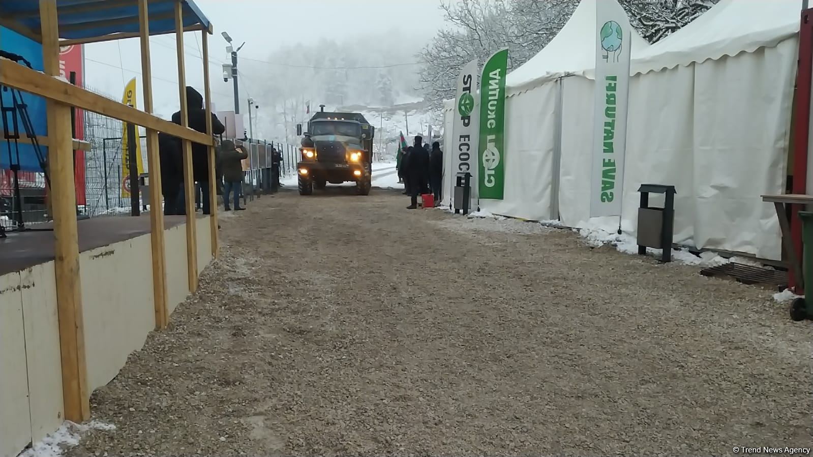 Sülhməramlılara aid 2 hərbi avtomobil Laçın yolundan keçib (FOTO/VİDEO)