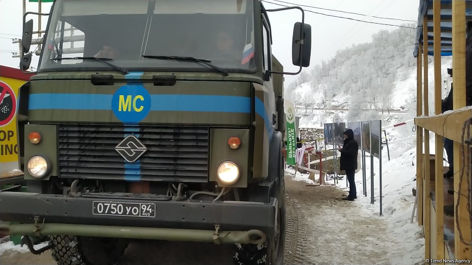 Sülhməramlılara aid 20-dən çox avtomobil Laçın yolundan maneəsiz keçib (FOTO)