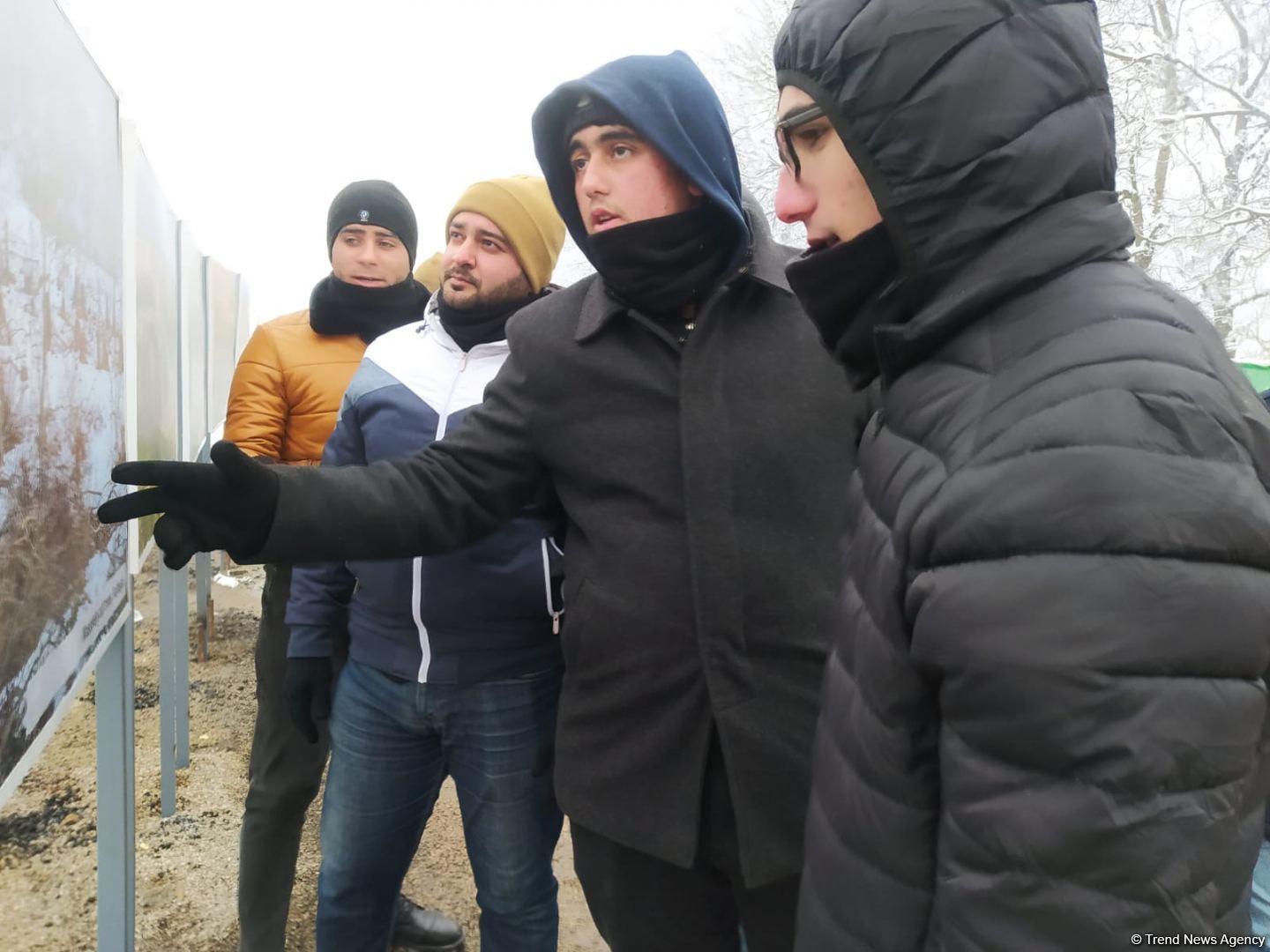 Ekokönüllülərin aksiya keçirdiyi ərazidə fotosərgi təşkil olunub (FOTO)