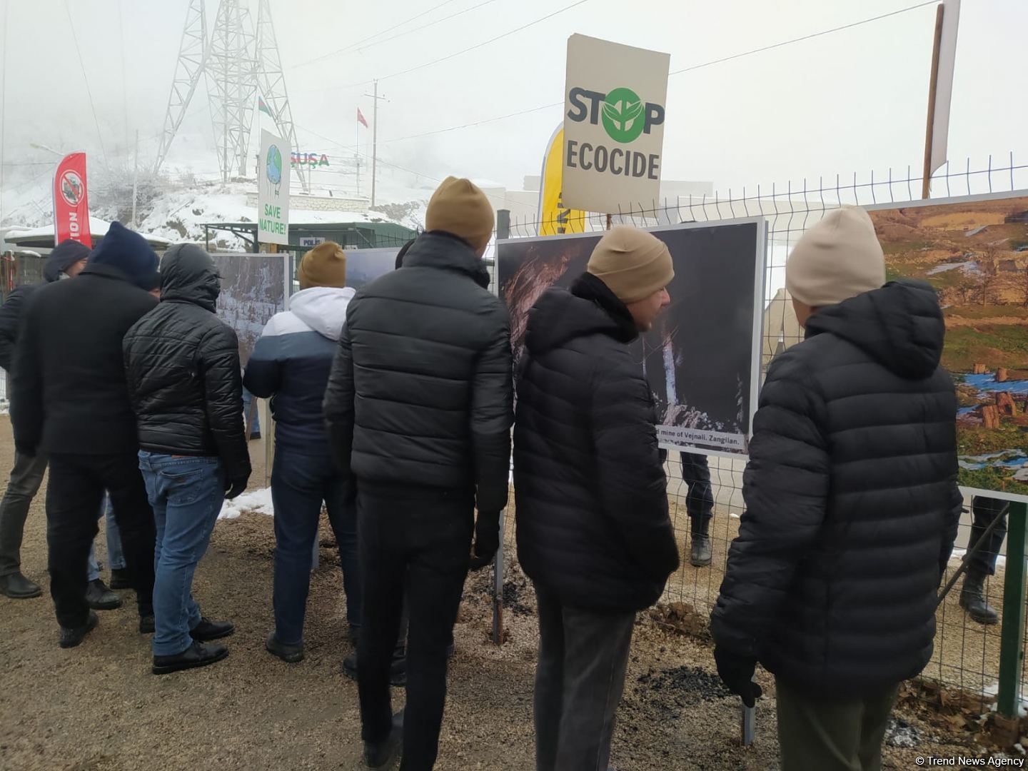 Ekokönüllülərin aksiya keçirdiyi ərazidə fotosərgi təşkil olunub (FOTO)