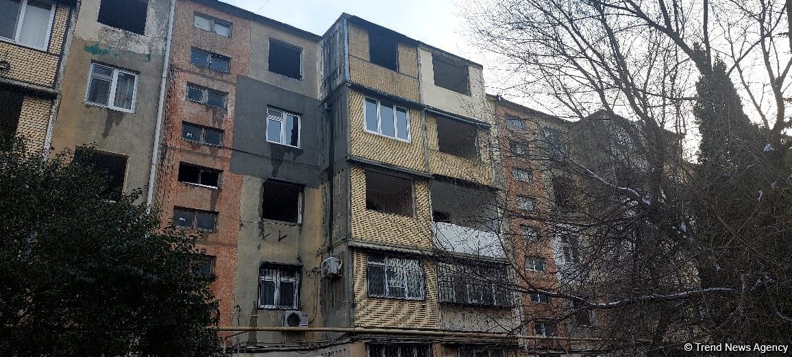 Bakının bu rayonunda yaşayış binası sökülür (FOTO)