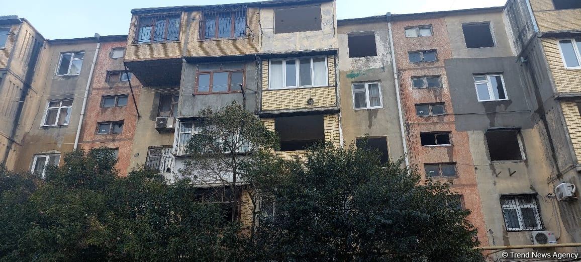 Bakının bu rayonunda yaşayış binası sökülür (FOTO)