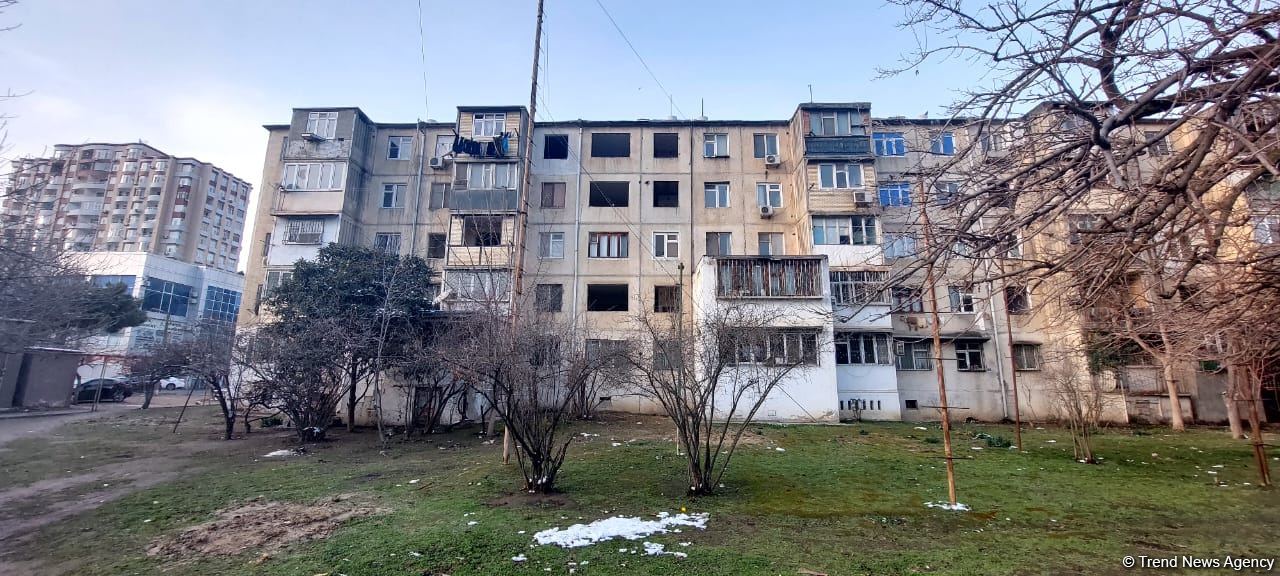 Bakının bu rayonunda yaşayış binası sökülür (FOTO)