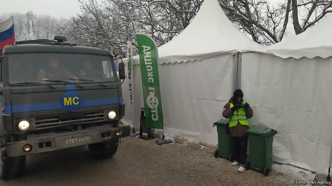 Sülhməramlılara aid 10 maşın Laçın yolundan maneəsiz keçib (FOTO)