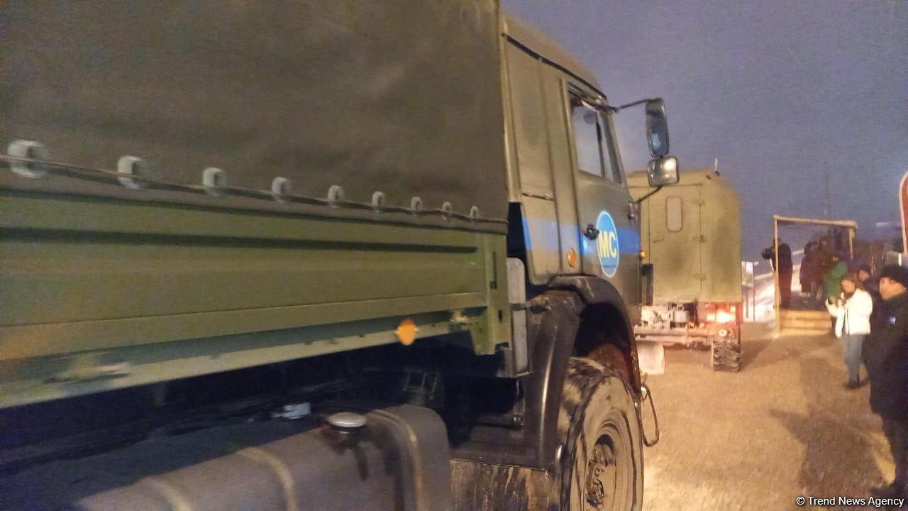 Rusiya sülhməramlılarına məxsus daha 2 təminat maşını aksiya ərazisindən maneəsiz keçib (FOTO/VİDEO)