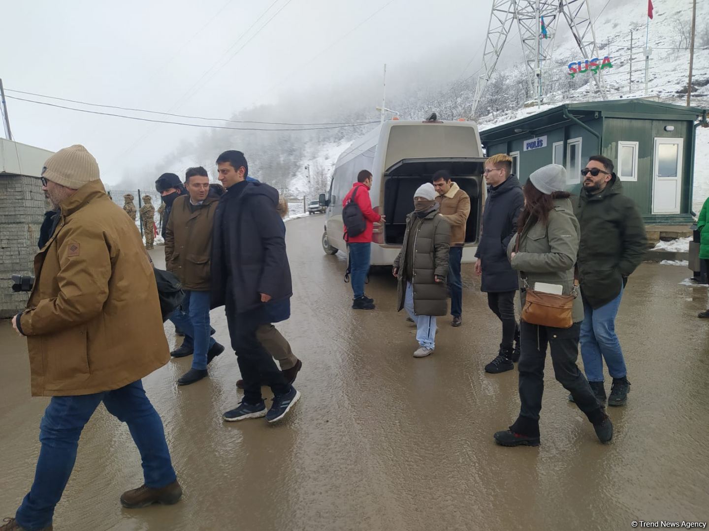 Xarici media əməkdaşları Laçın yolundakı aksiyanı işqılandırırlar (FOTO)
