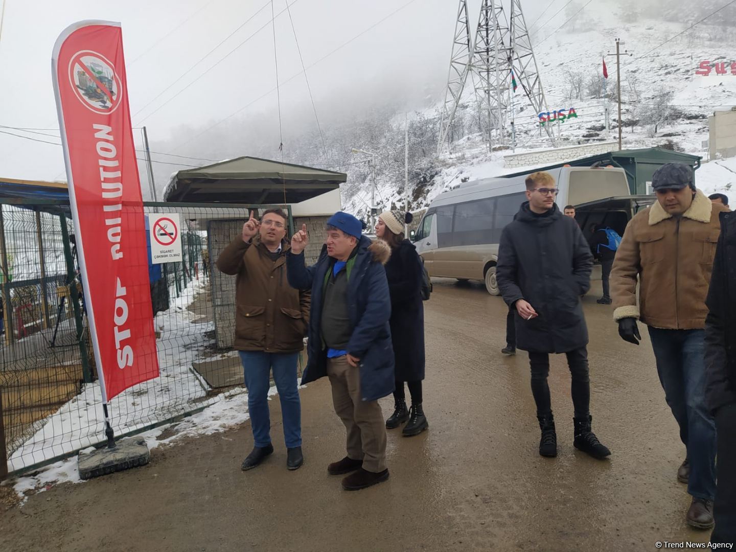 Xarici media əməkdaşları Laçın yolundakı aksiyanı işqılandırırlar (FOTO)