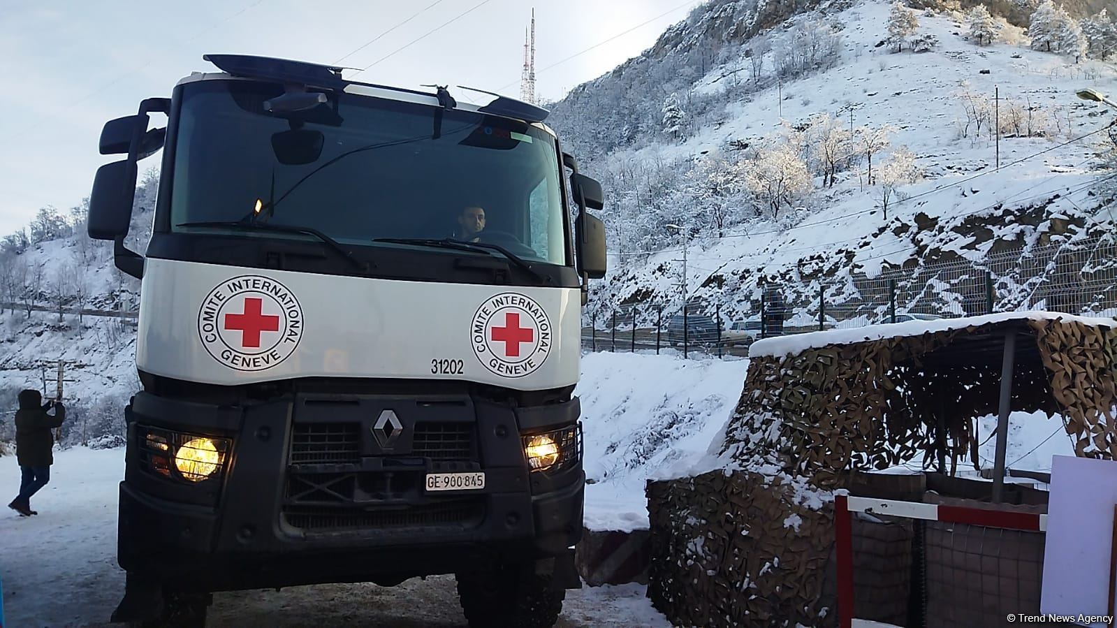 BQXK avtomobilləri Laçın yolundan maneəsiz keçib (FOTO)