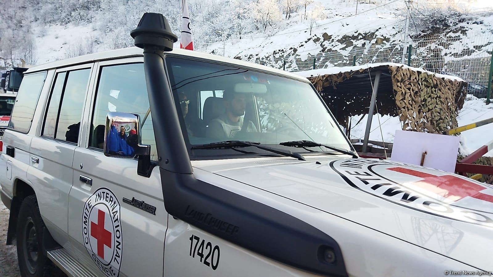 BQXK avtomobilləri Laçın yolundan maneəsiz keçib (FOTO)