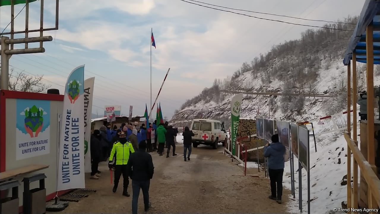 BQXK avtomobilləri Laçın yolundan maneəsiz keçib (FOTO)