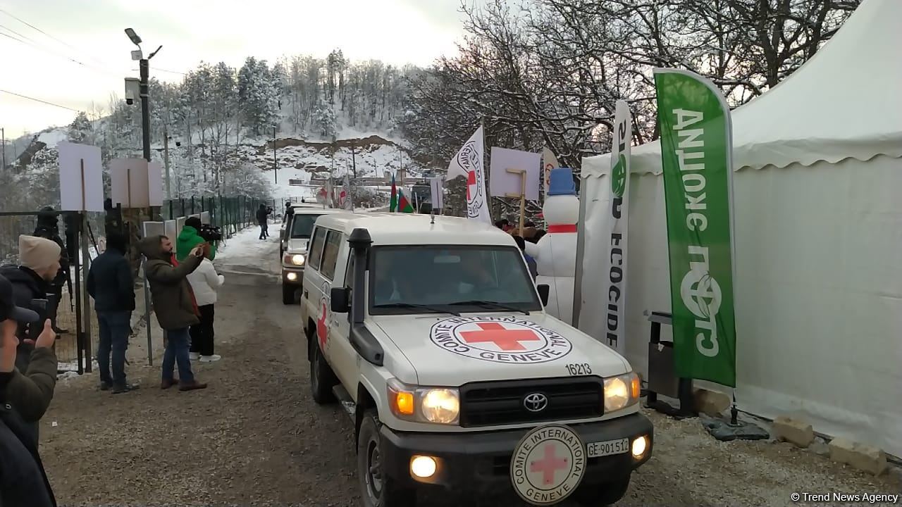 BQXK avtomobilləri Laçın yolundan maneəsiz keçib (FOTO)