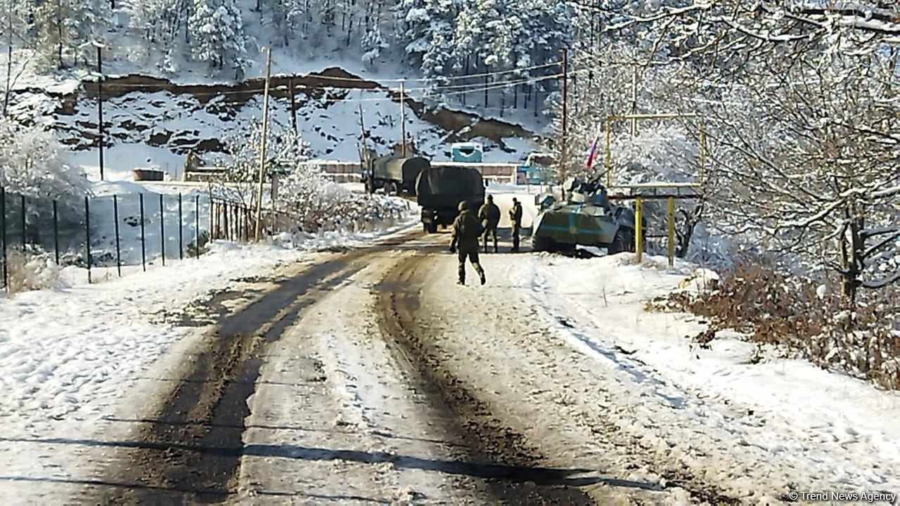 Rusiya sülhməramlılarına məxsus daha beş avtomobil Laçın yolundan maneəsiz keçib (FOTO/VİDEO)