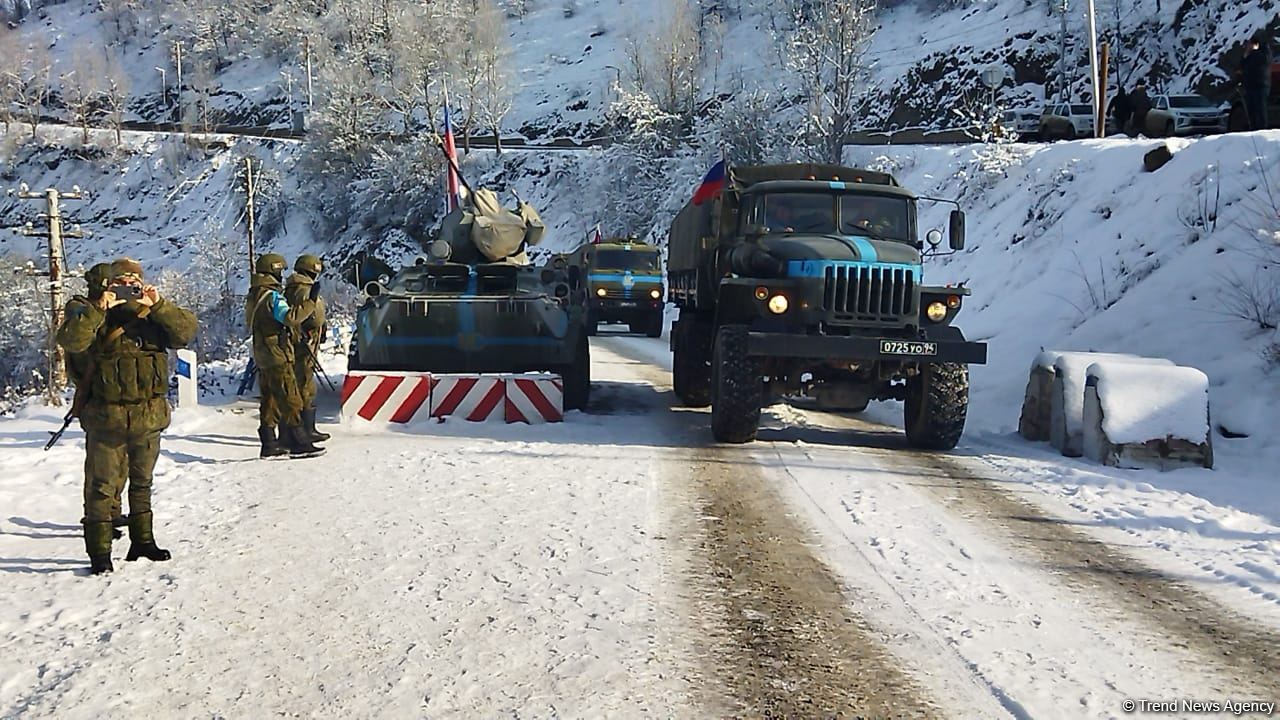 Rusiya sülhməramlılarına məxsus daha beş avtomobil Laçın yolundan maneəsiz keçib (FOTO/VİDEO)