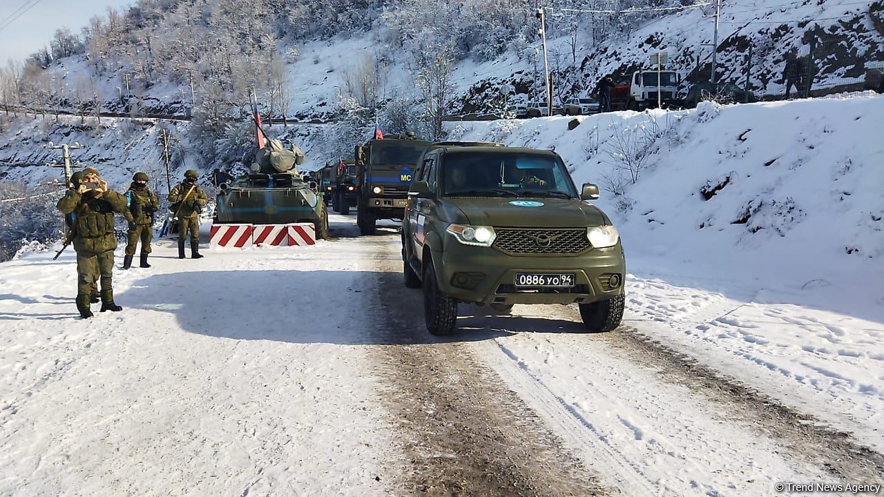 Rusiya sülhməramlılarına məxsus daha beş avtomobil Laçın yolundan maneəsiz keçib (FOTO/VİDEO)
