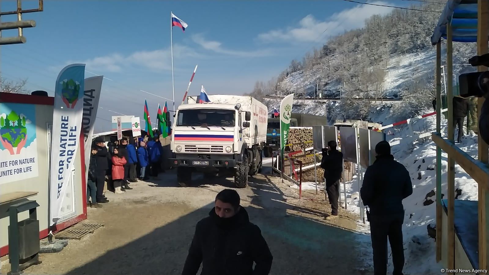 Rusiya sülhməramlılarının növbəti maşın karvanının Laçın yolundan maneəsiz keçidinə şərait yaradılıb (FOTO/VİDEO)