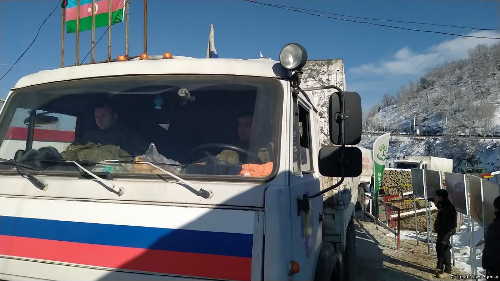 Rusiya sülhməramlılarının növbəti maşın karvanının Laçın yolundan maneəsiz keçidinə şərait yaradılıb (FOTO/VİDEO)