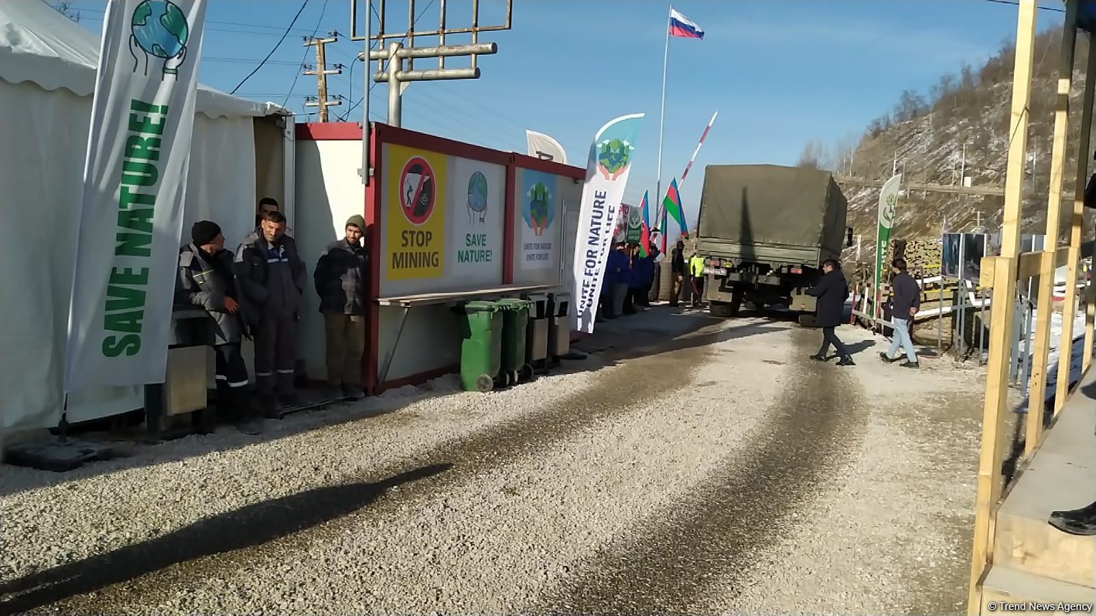 Sülhməramlıların daha 10 avtomobili aksiya ərazisindən maneəsiz keçib (FOTO)