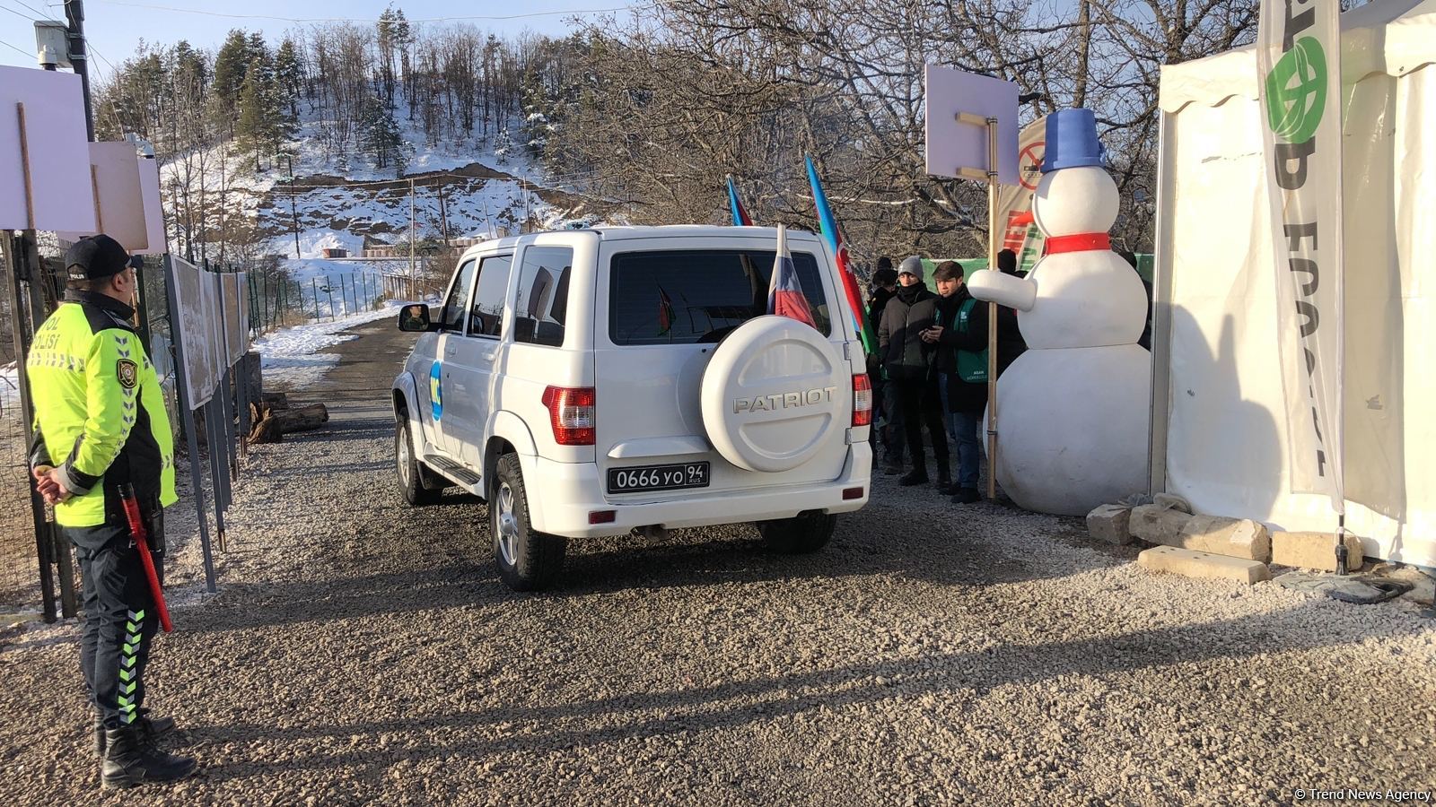 Sülhməramlıların minik avtomobili Xankəndidən Laçına keçib (FOTO/VİDEO)