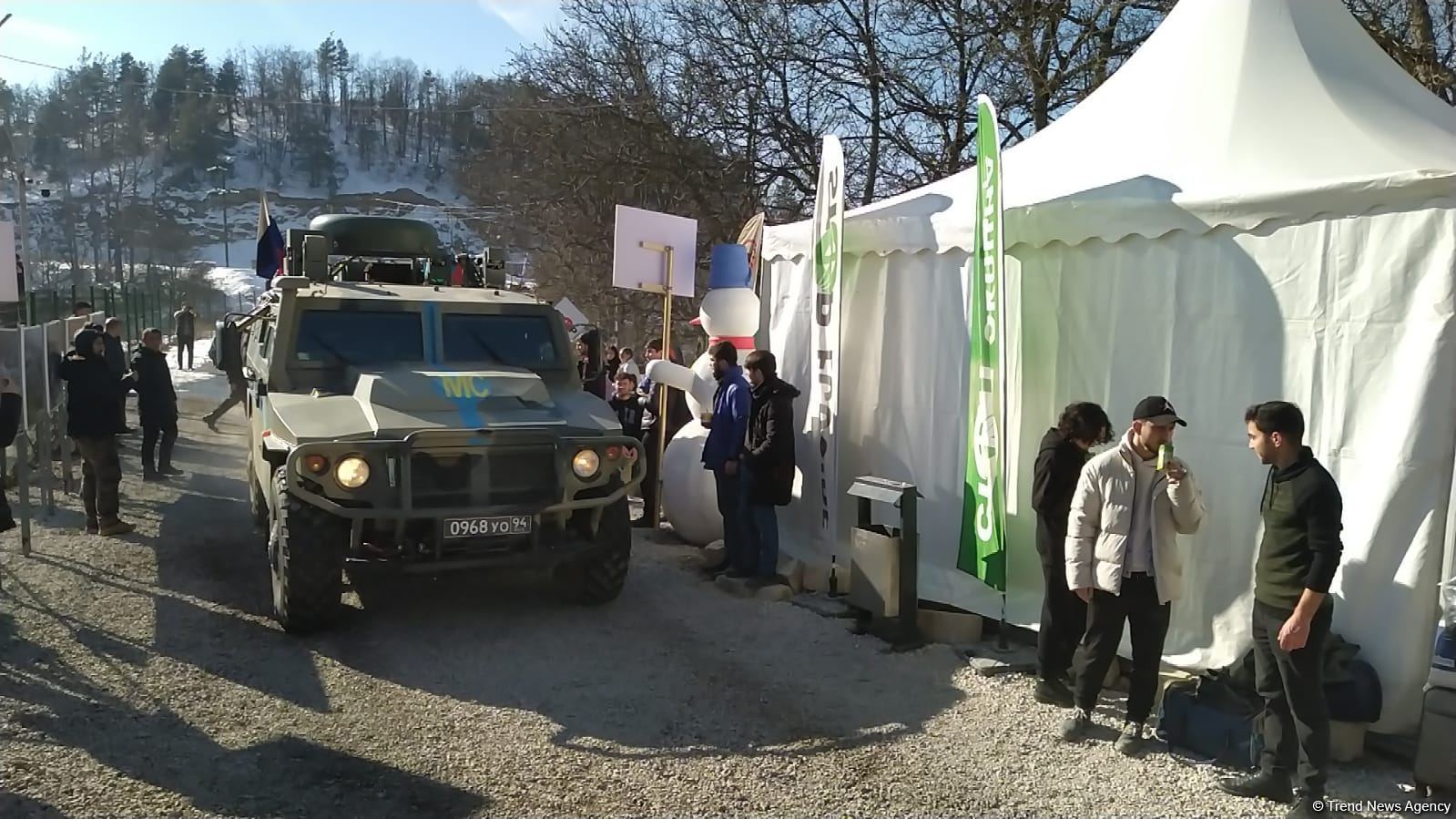 Rusiya sülhməramlılarının daha iki avtomobili Laçın yolundan keçib (FOTO/VİDEO)