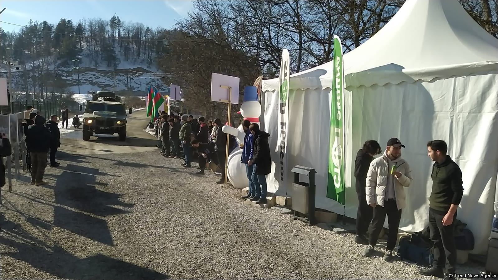 Rusiya sülhməramlılarının daha iki avtomobili Laçın yolundan keçib (FOTO/VİDEO)