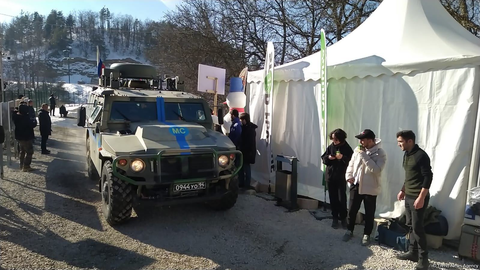 Rusiya sülhməramlılarının daha iki avtomobili Laçın yolundan keçib (FOTO/VİDEO)