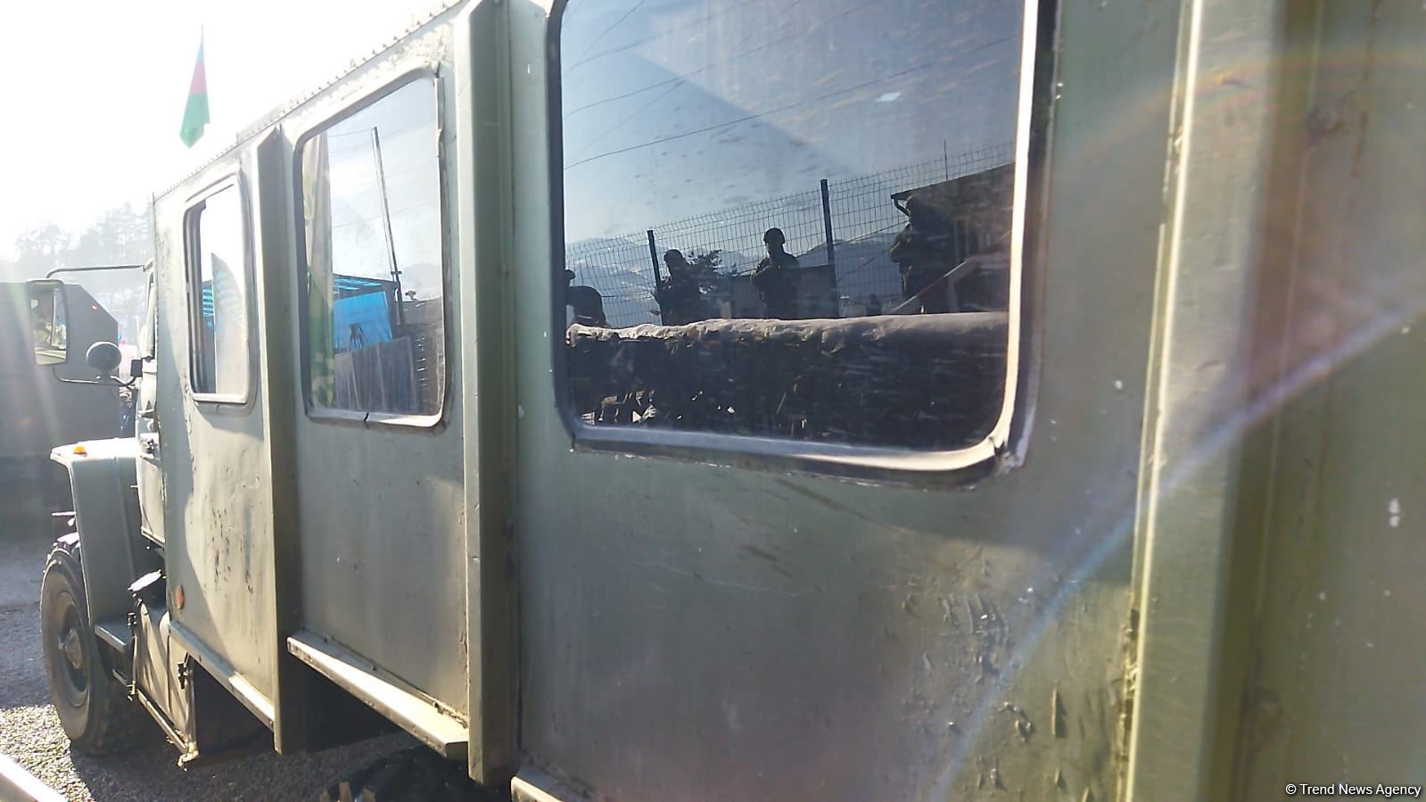 Sülhməramlılara məxsus daha beş avtomobil Laçın yolundan keçib (FOTO)